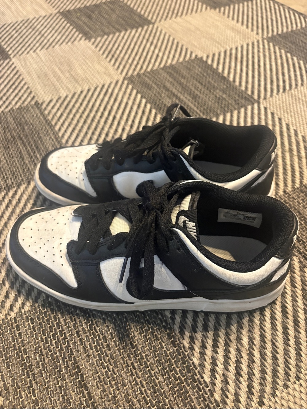 Nike Dunks Black/White Size 6Y